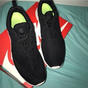 Nike Shoes - Reselling these Nike Roshes Ones Nike Shoes - Reselling these Nike Roshes Ones